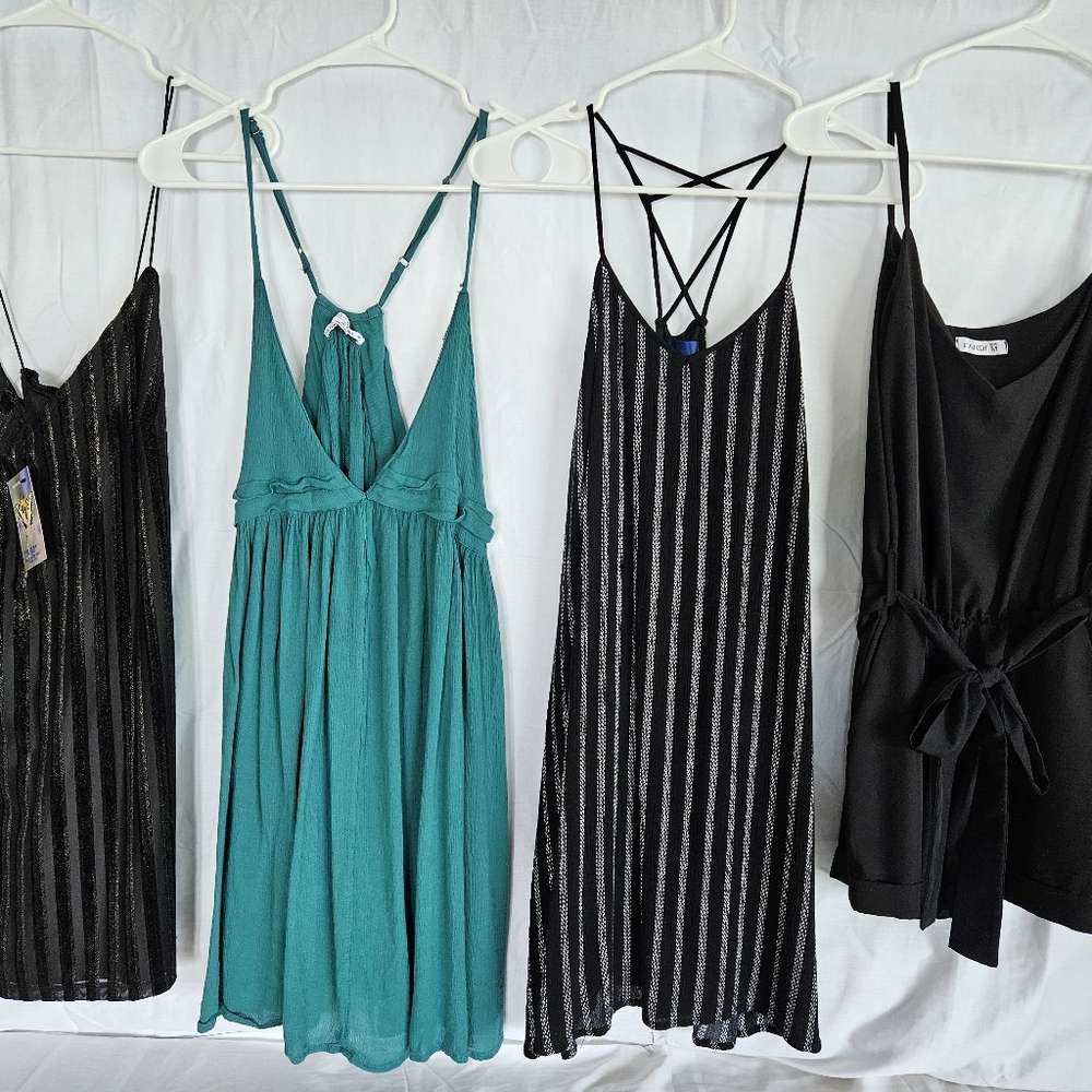 4 pieces: 3 dresses and 1 romper, excellent condition Size M perfect for teens.